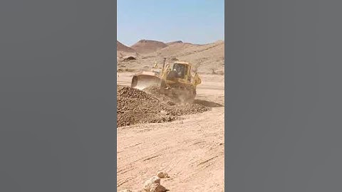 huge Dozar BD 275 work in level/komastu