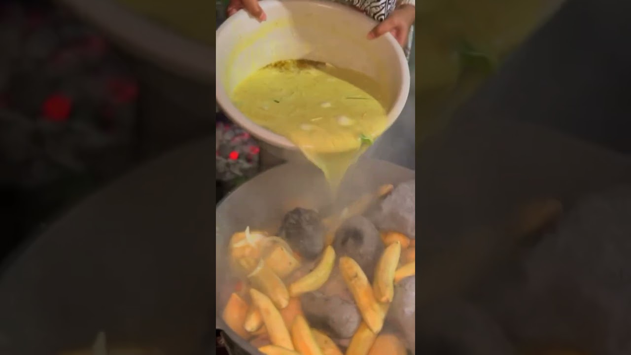 Another PNG meal prepping with hot stones 