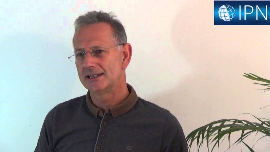 Beverley Holt asks Phil Johnson "Is feedback important to achieving good performance?"