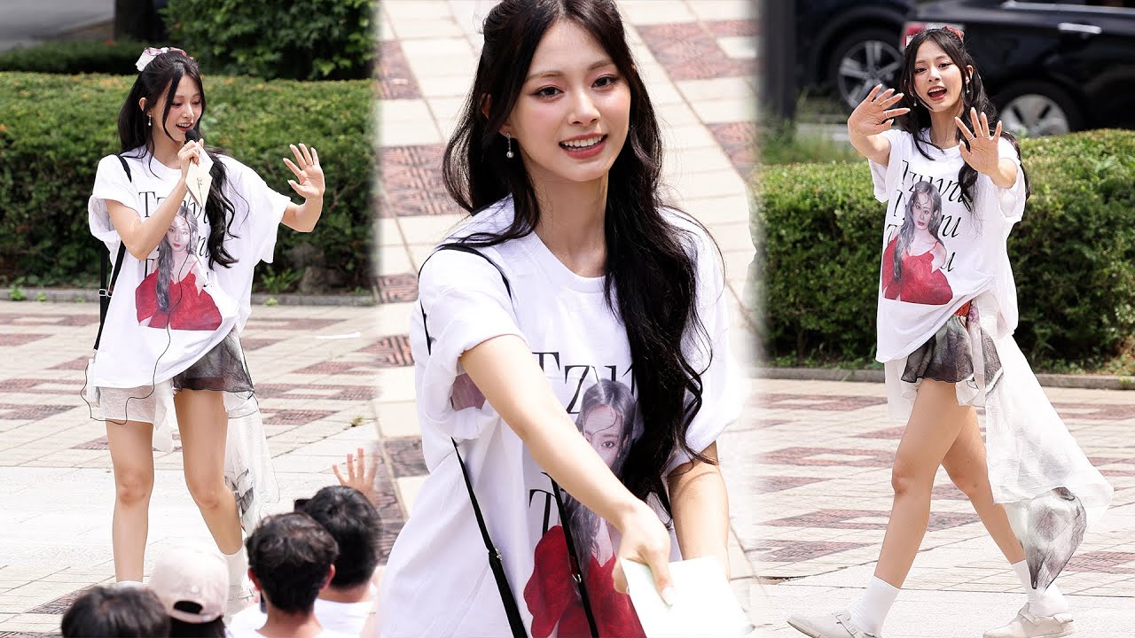 TWICE Tzuyu 팬들에 가까이 돌면서 인사해주는 트와이스 쯔위 (미니팬미팅) | 음악중심 • 240907