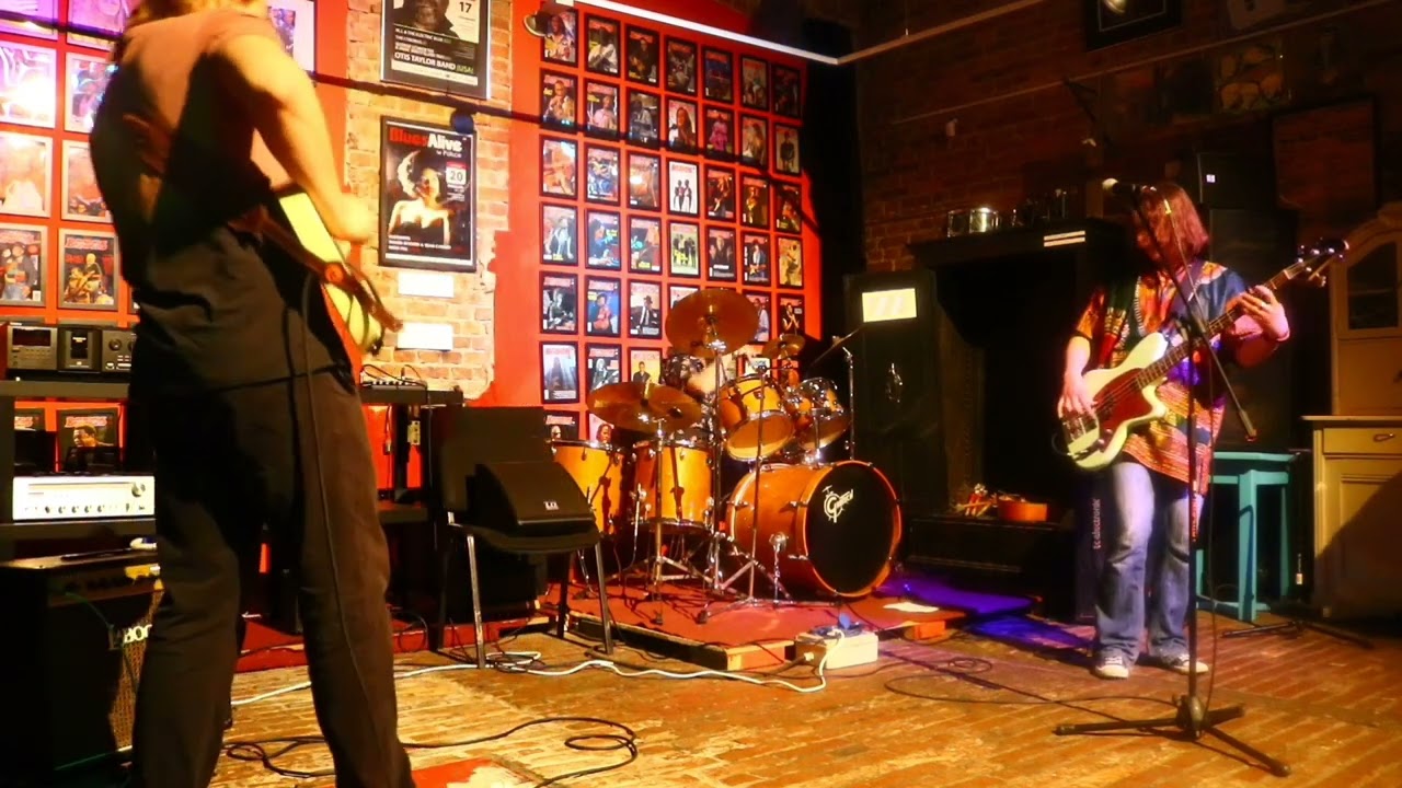 Akimbo Roots - Winter sun (live Gruba Bluesa Chorzów)