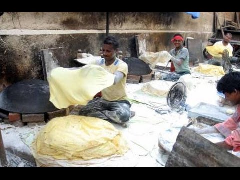 MAKING OF STYLISH RUMALI ROTI | COOKING STYLES IN INDIA | INDIAN STREET FOODS street food