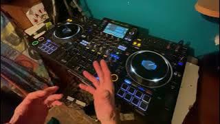 WHY THE SYNC IS GREAT  TO USE AND A BIG NO NO IN YOUR DJ MIX