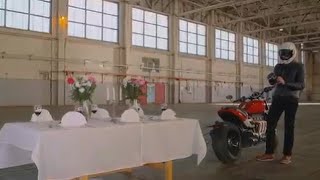 TRIUMPH Rocket 3 R Table Manners.