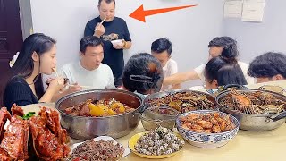 My stupid husband won't let me eat braised pork, luckily my family helps me deal with him