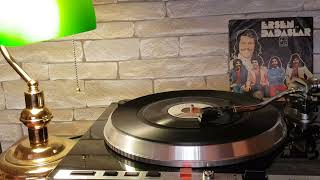 Ersen Dadaşlar Lik Yıl 1975 Şarkı Ismi Üç Kız Bir Ana 🥰🎶🎼🎵 Dadaslar