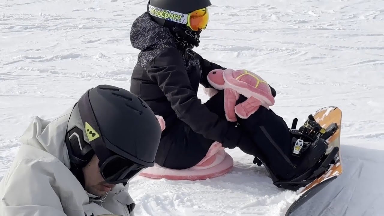 GLOBALink China's booming winter sports industry attracts