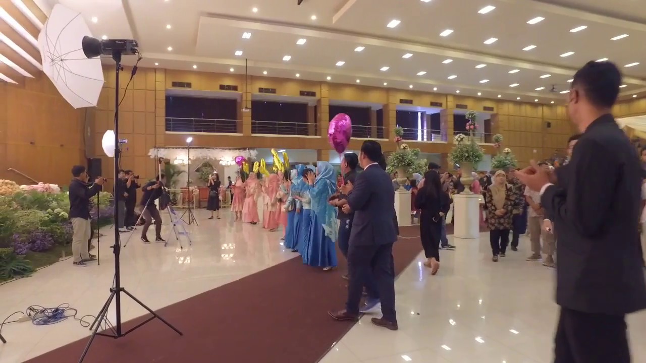 Kejutan Ulang Tahun Untuk Suami @elsadwifa Pada Saat Resepsi - YouTube