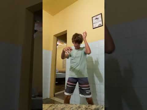 menor de 12 anos dançando kkkkkk