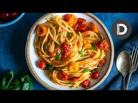 How to make... PASTA AL POMODORO! 6 Ingredient Dinner FIX! 🍅🍝