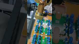 Máy phun keo tự động