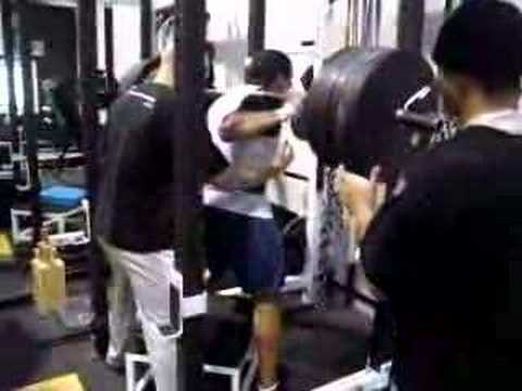 DeFrancosTrainin...  - Donald Brown squats 585 @ 2...