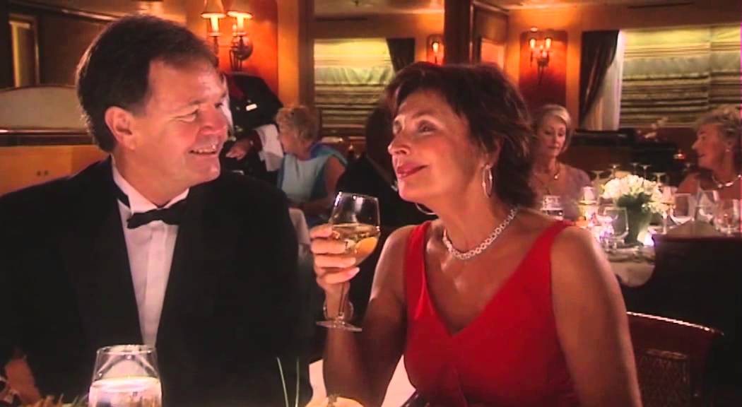 Awkward background actors.