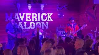 33 Thunder Performs,  Country Girl, Shake It