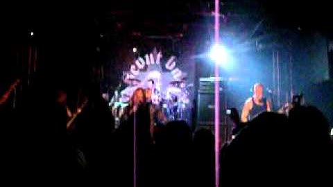 Drowning Pool-More Then Worthless (Live in Houston)