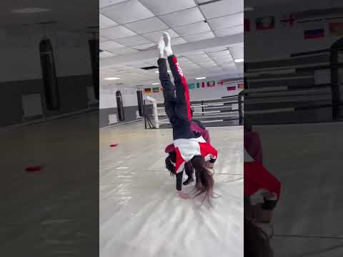 فتاة الاكشن اكولا الروسية