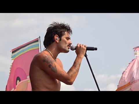 Lucky Love et Waxx interprètent \"Masculinity\" en live dans Foudre