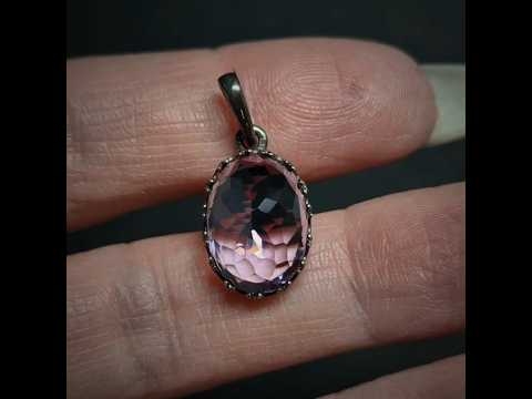 Кулон срібний чорний із натуральним каменем аметистом в ограні, схваленим гемологом, в ажурній оправі, відео 1