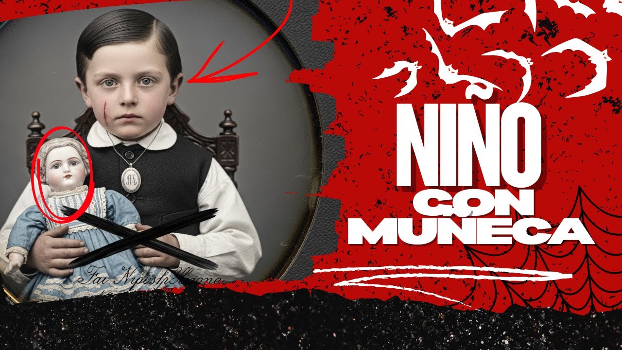 Foto de 1879: Niño Con Muñeca Parecía Dulce—Hasta Que La Restauración Nostró El Nombre Tachado