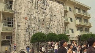 実物大の奈良の大仏描く 北九州市の小学校