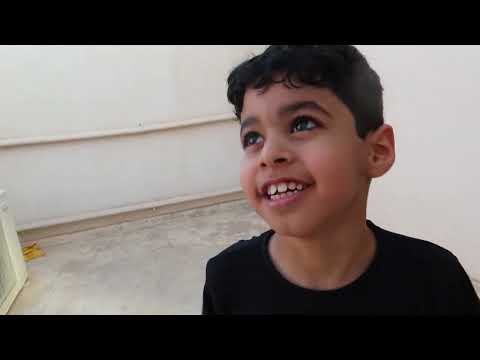 الاطفال يلعبون في الشارع