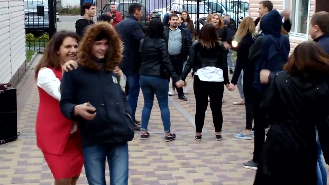 Воскресный движ христиан пятидесятников.