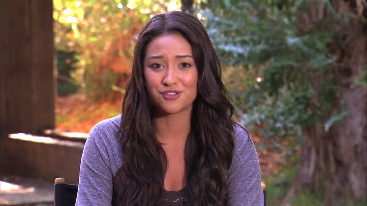 Pretty Little Liars Shay Mitchell The Tv Chick Youtube