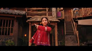 Mulan as a child trying to catch chicken 😂👍