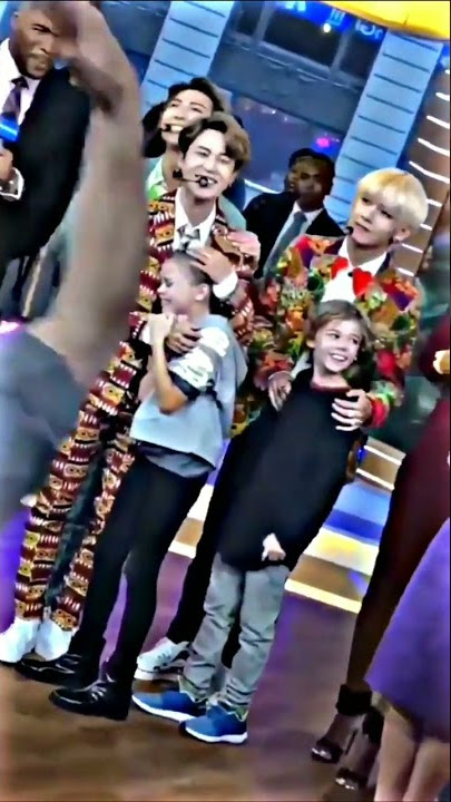 Little girl hugging Jimin on show 'Good morning America' #bts #fangirl#jimin