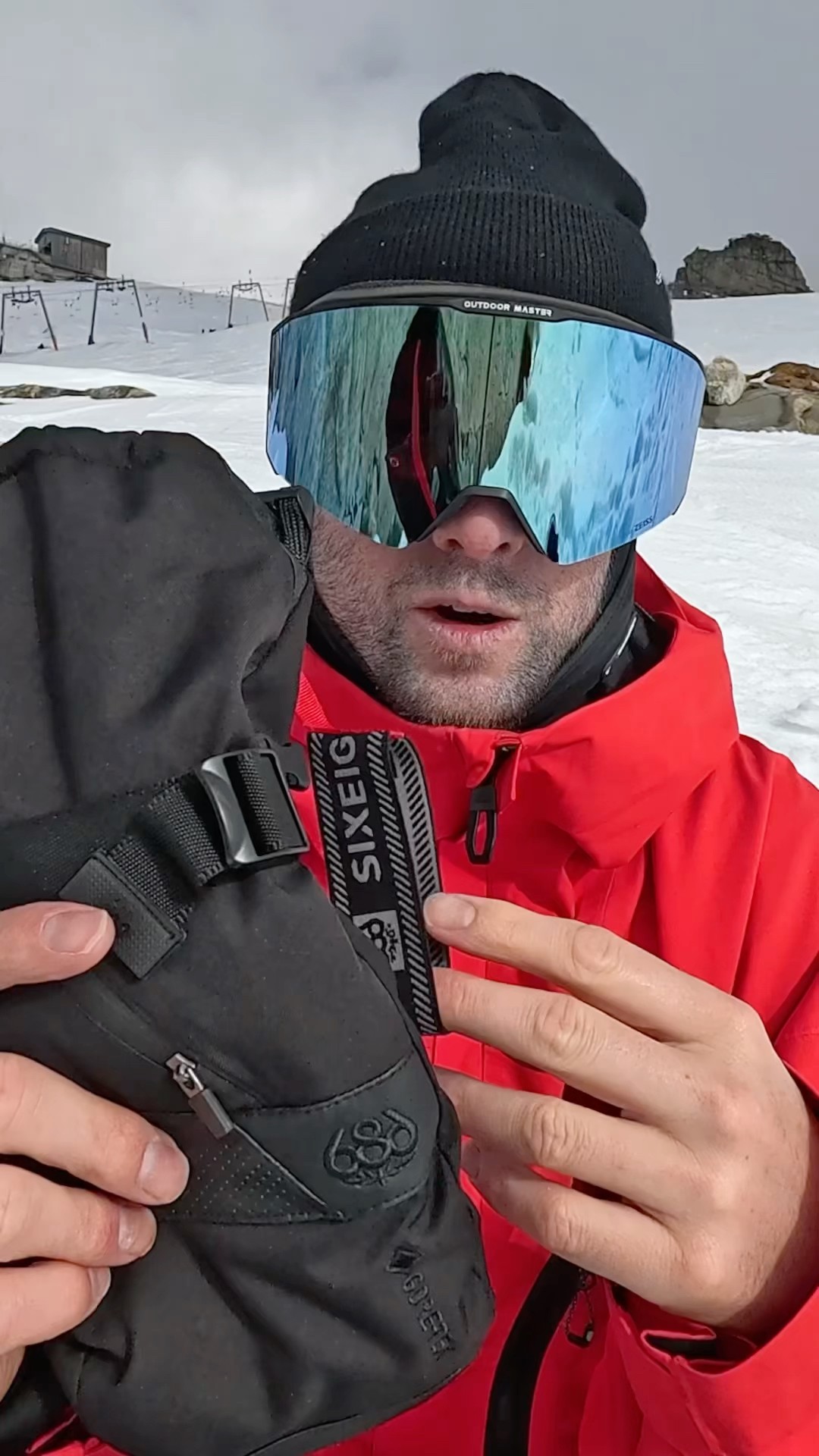Important feature to look for in snowboard mittens