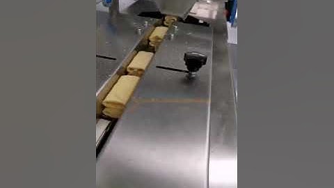 Automatic food packaging, non contact feeder with horizontal wrapper.#food #packing