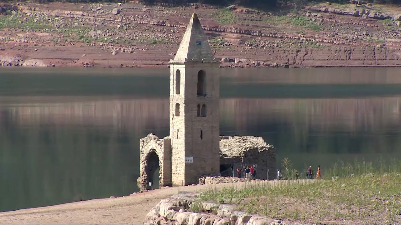 Colapso en el acceso al pantano de Sau en Barcelona para ver la iglesia