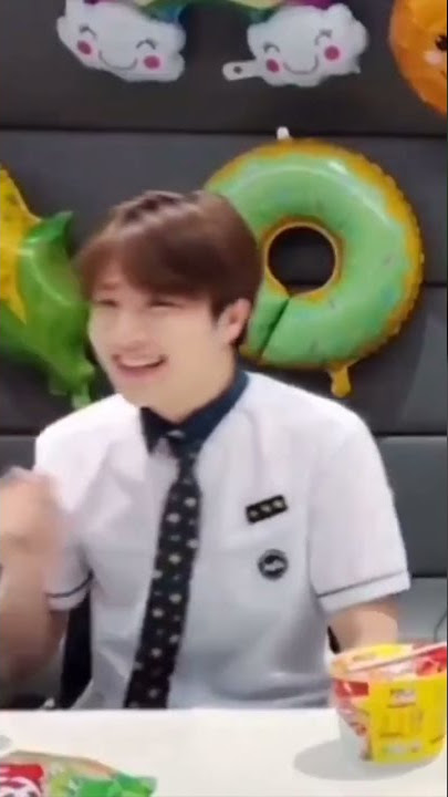 Doyoung and his expensive English accent !!😌✨ #treasure #doyoung #shorts
