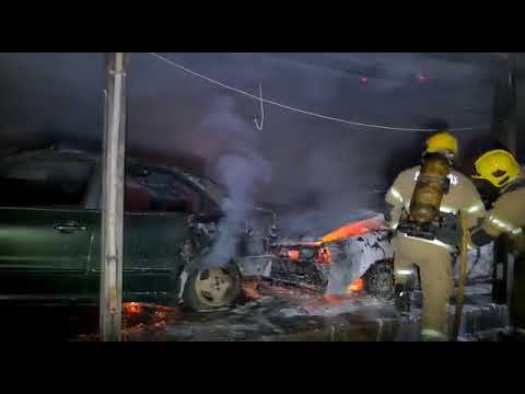 Veículos estacionados em garagem pegam fogo