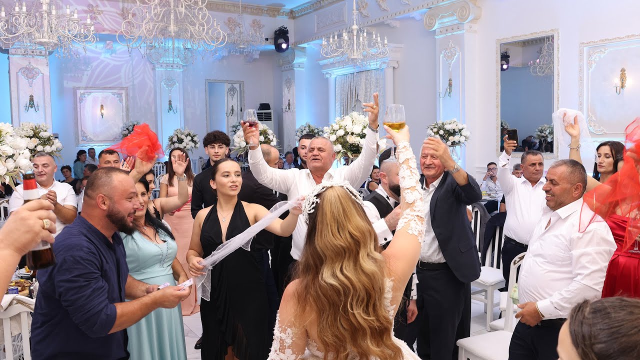 Nusja e Dhendri /Ngrejnë Krushqinë  në Këmbë Ndizet  Atmosfera 🔥 Pogradec