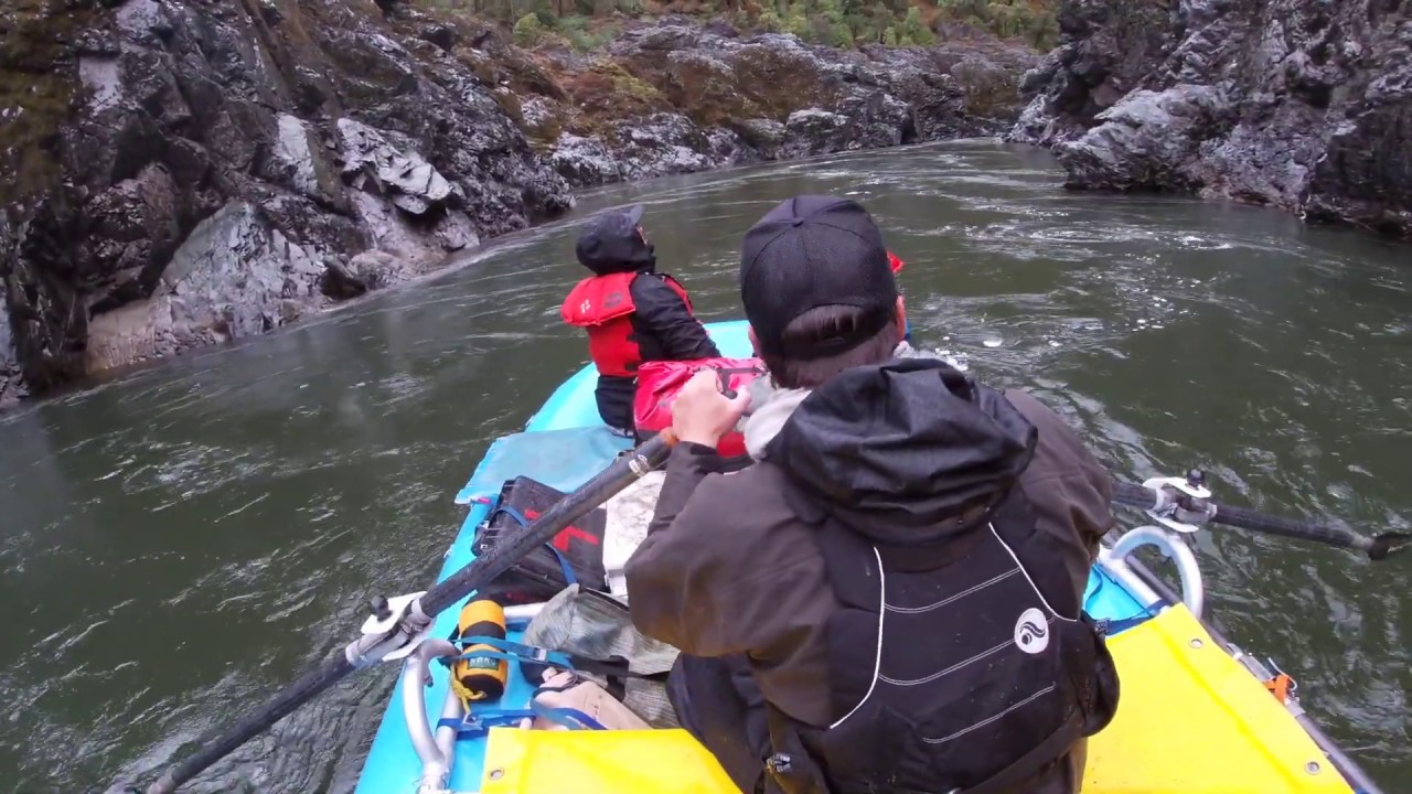 Rowing Mule Creek Canyon on the Rogue River at 4500 cfs