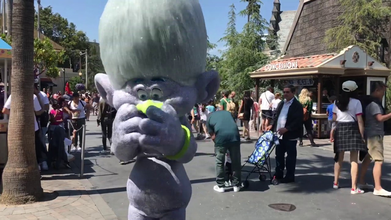 GLITTER FARTING Troll, Guy Diamond! // Universal Studios Hollywood YouTube