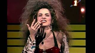 Video thumbnail of "Gloria Trevi | Con Los Ojos Cerrados (HD)"