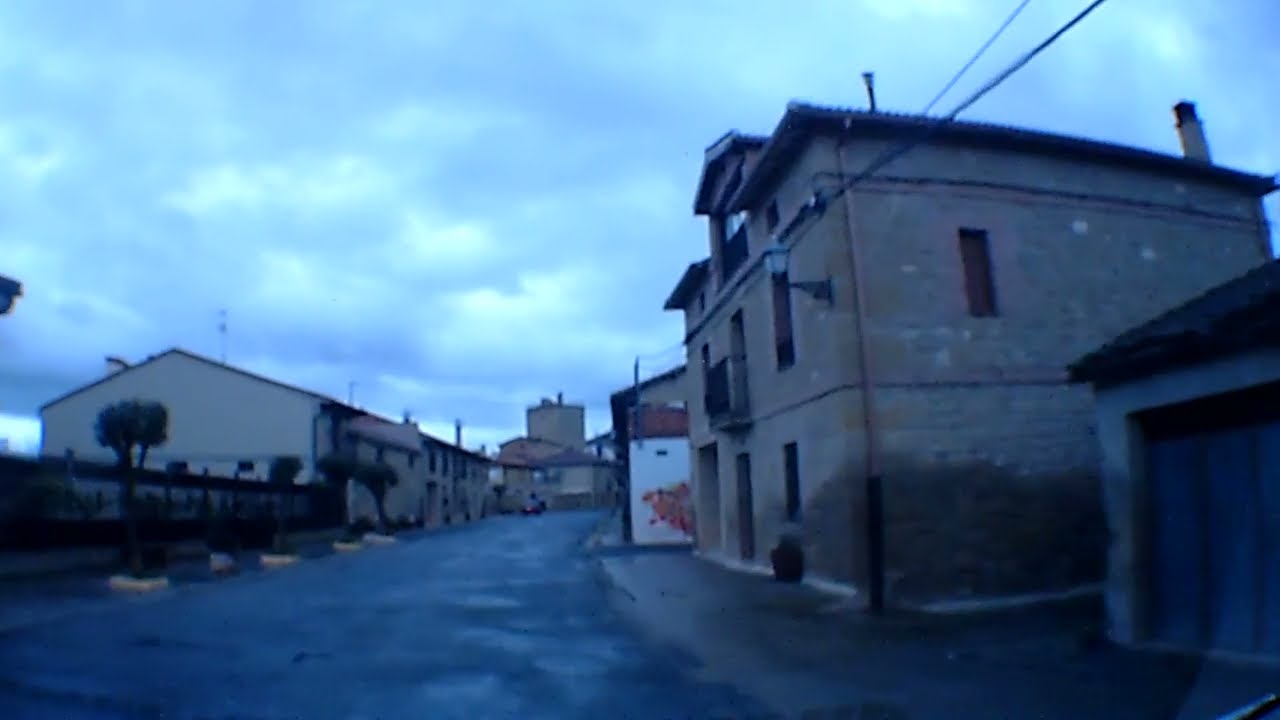 Cruzando Baños de Rioja