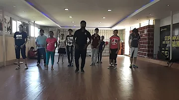 Dance studio Move N Groove  (hip hop)