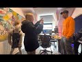 Harry sings