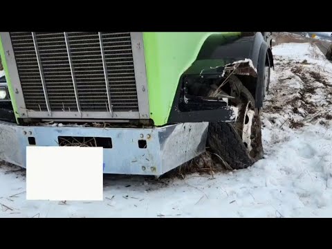 Wheel flies off vehicle, hits truck on Ont. highway