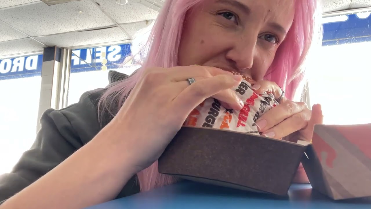 Бургер Кинг обожаю # бургеркинг #бургер #mukbang #food #eating #strekoza #кушаюнакамеру 