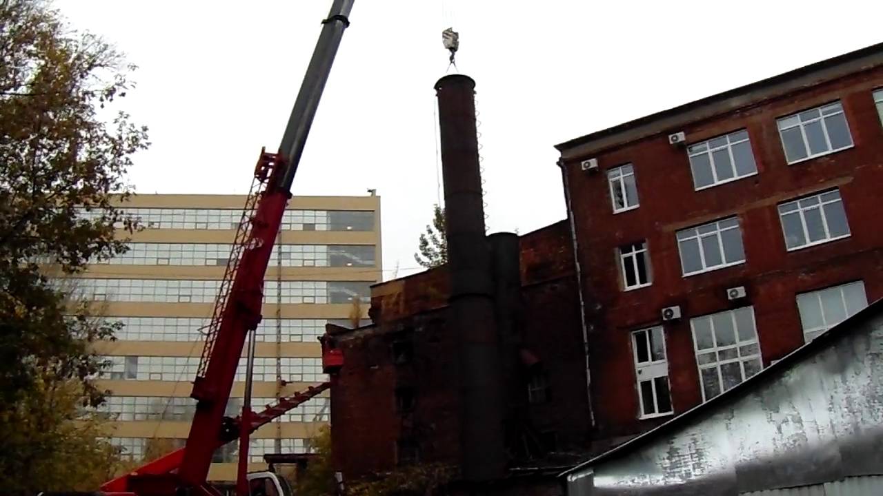 Демонтаж металлической трубы. Резка металла на высоте. - YouTube