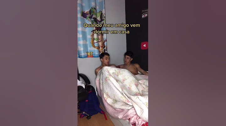 QUANDO 2 AMIGOS DORMEM JUNTOS!#shorts