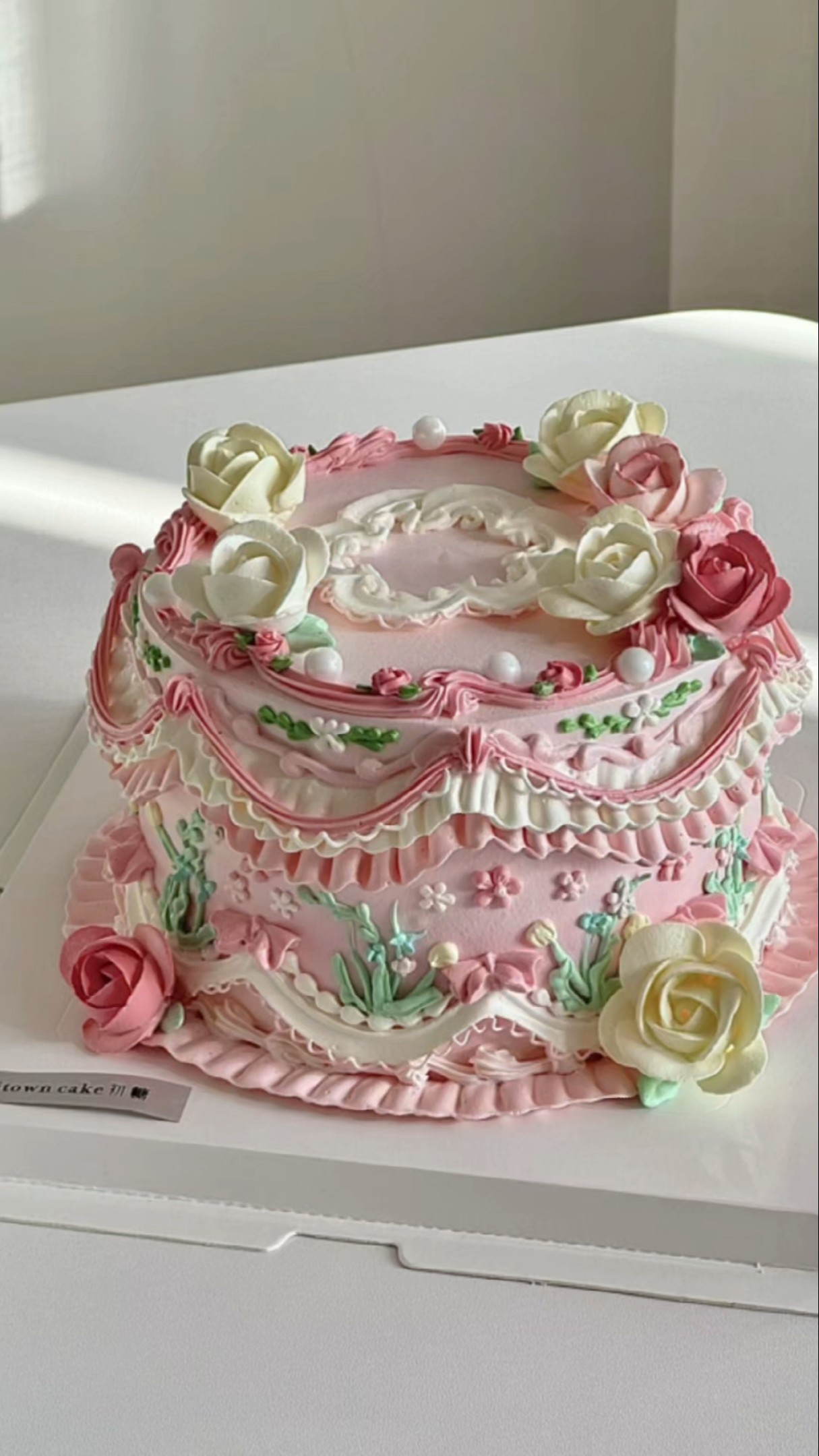 There are so many cakes, but I love retro decorated cakes. It is so fun to make beautiful cakes ever