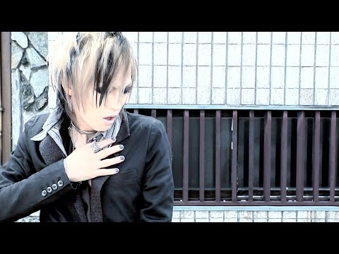 ゴールデンボンバー「女々しくて」MV