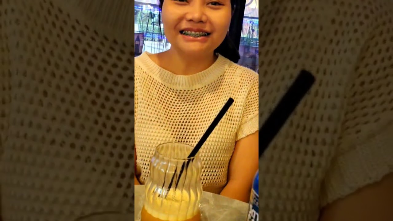 Tajka masuje mi stopy.