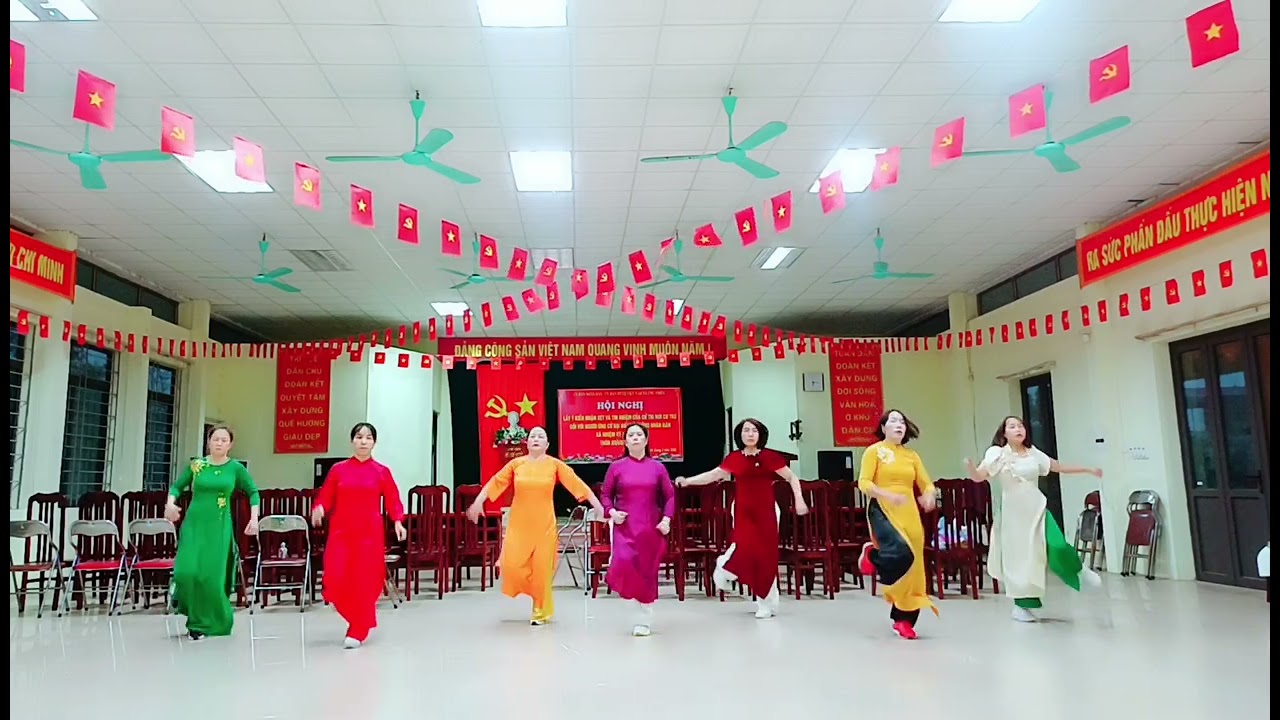 Ngày tết quê em shuffdance/BĐ &TH CLB Trần Thắm 