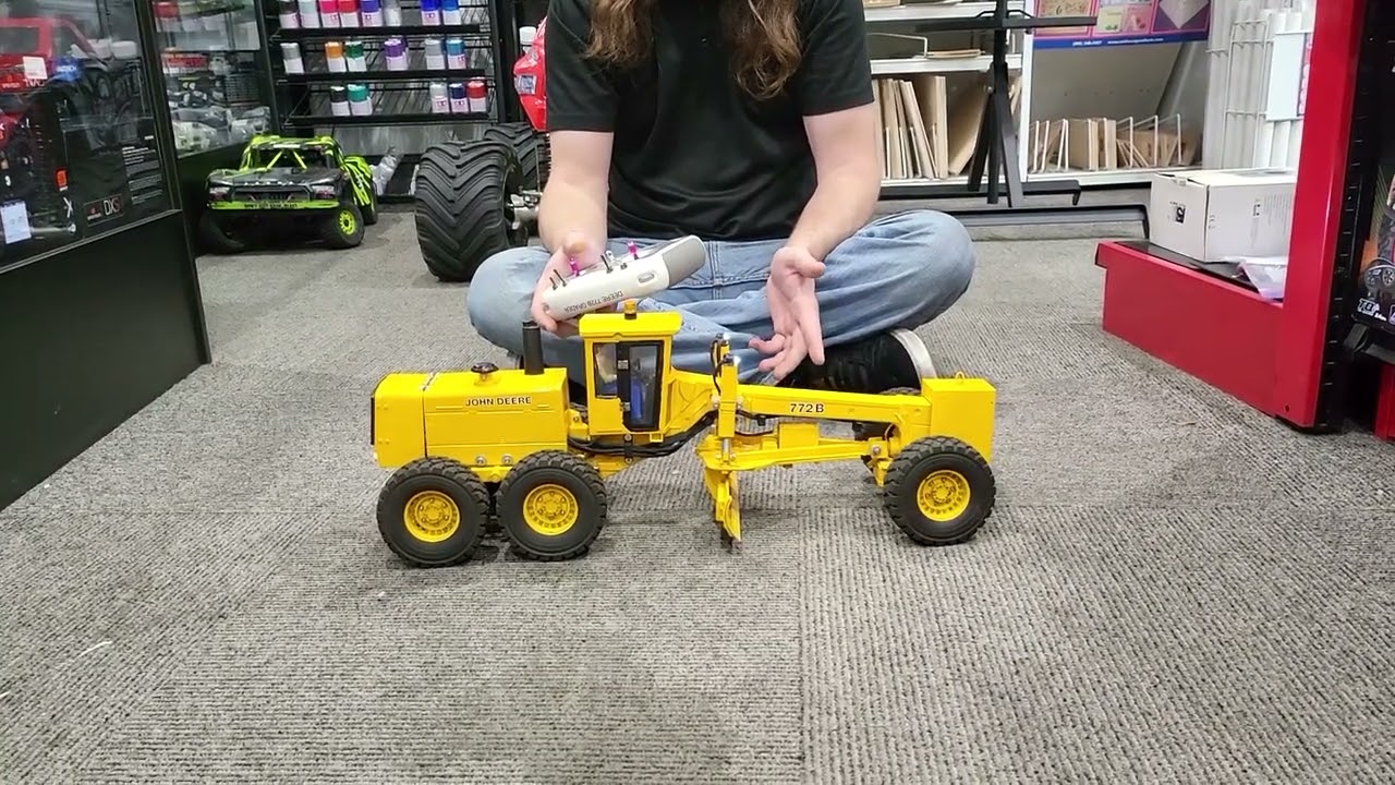 What's in the box?!  Episode 1:  Deere 772B 1/14 RC equipment